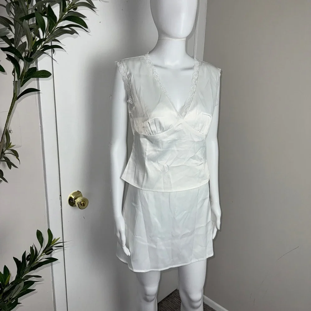 Commense Satin Mini Lace Trim Open‎ Back Sleeveless 2 piece set White Size Small